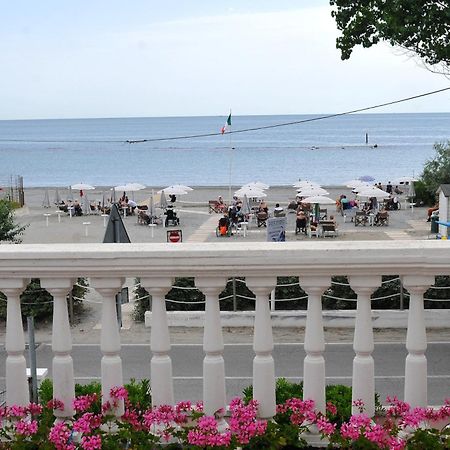 Hotel Stella - Casa Per Ferie Bellaria-Igea Marina Exterior foto