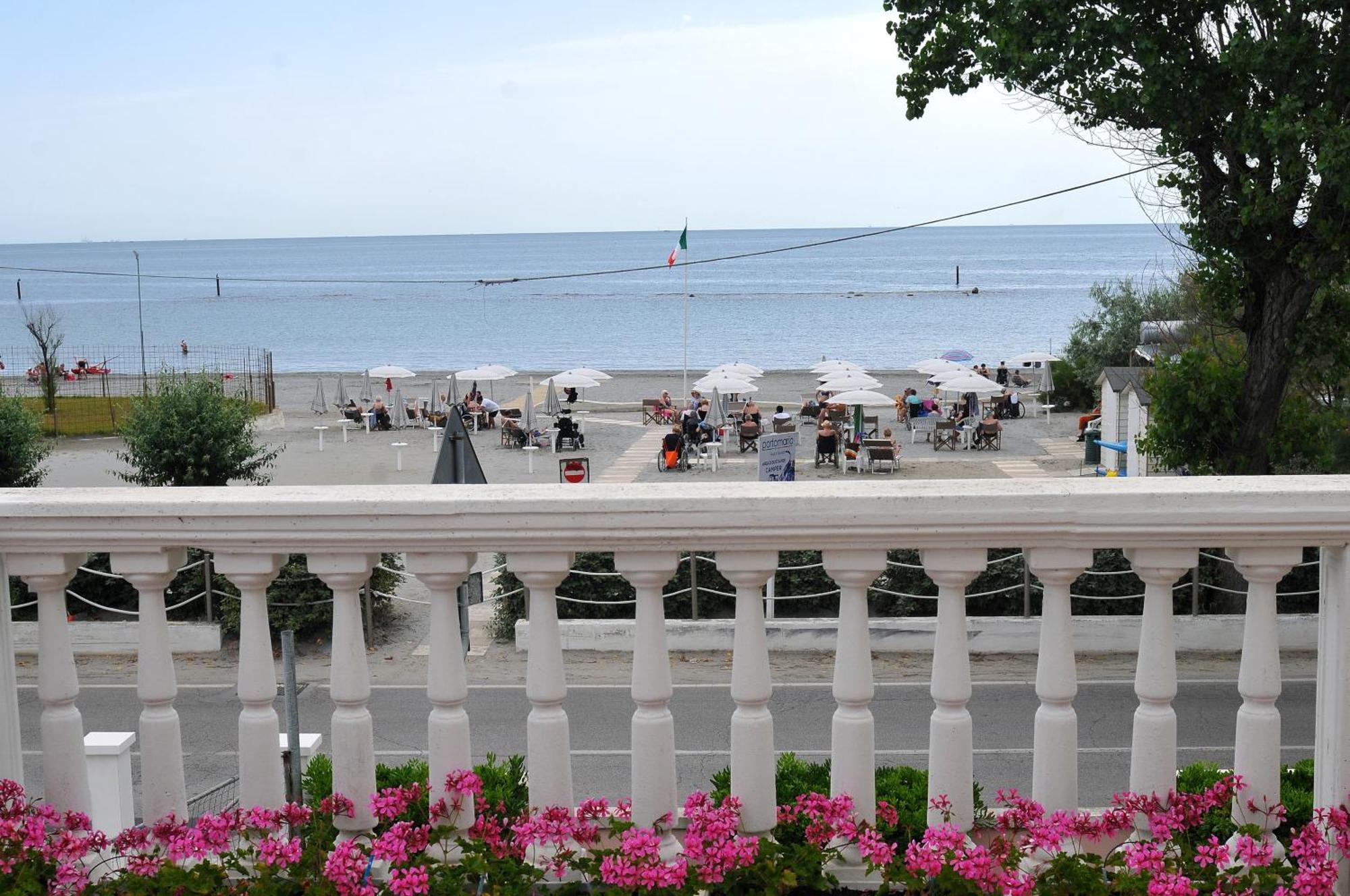 Hotel Stella - Casa Per Ferie Bellaria-Igea Marina Exterior foto