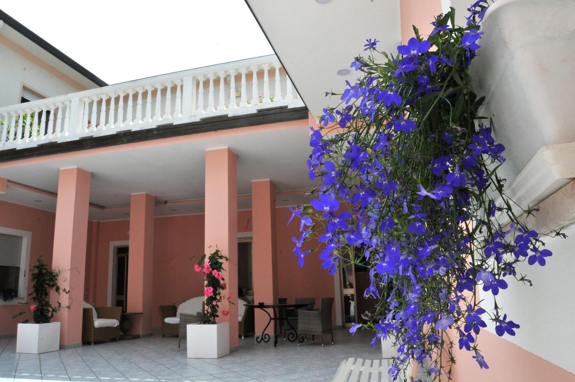 Hotel Stella - Casa Per Ferie Bellaria-Igea Marina Exterior foto